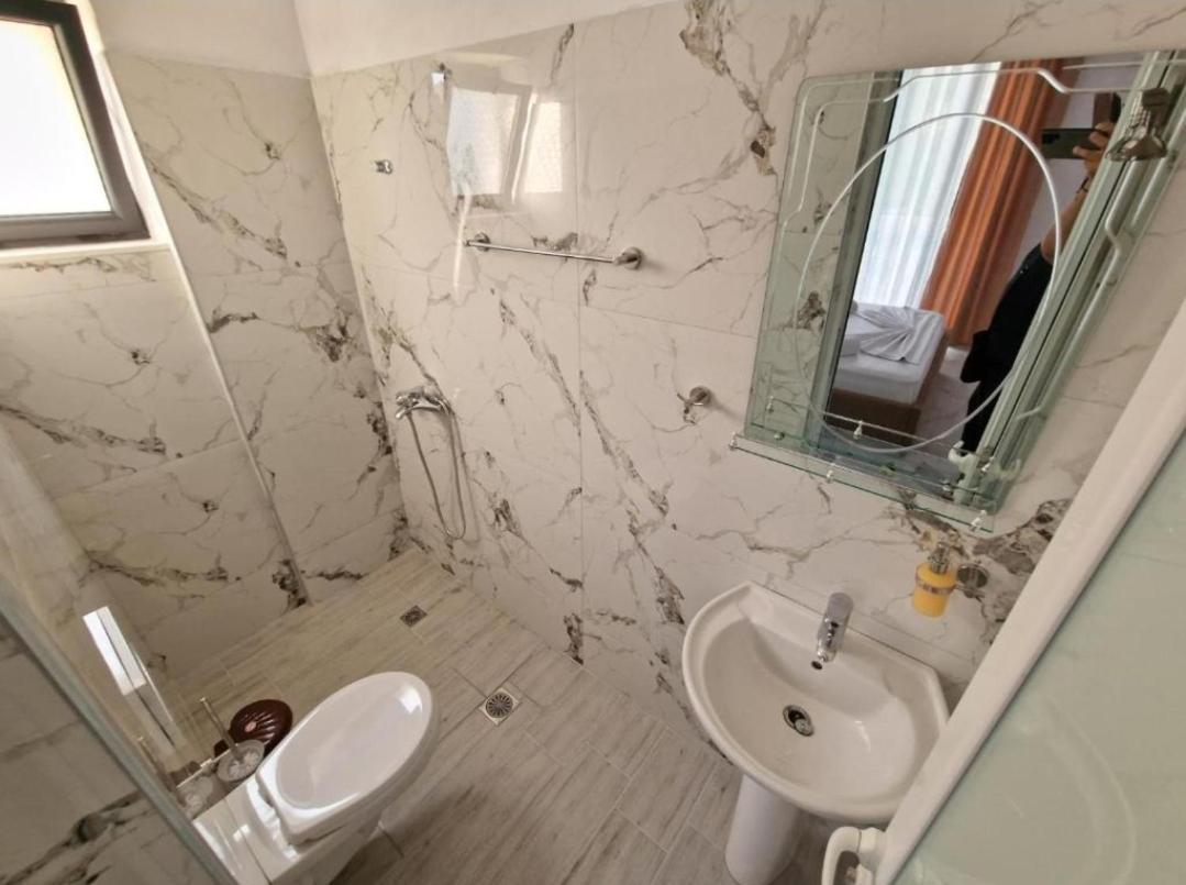 Blue Hotel Ksamil Ngoại thất bức ảnh